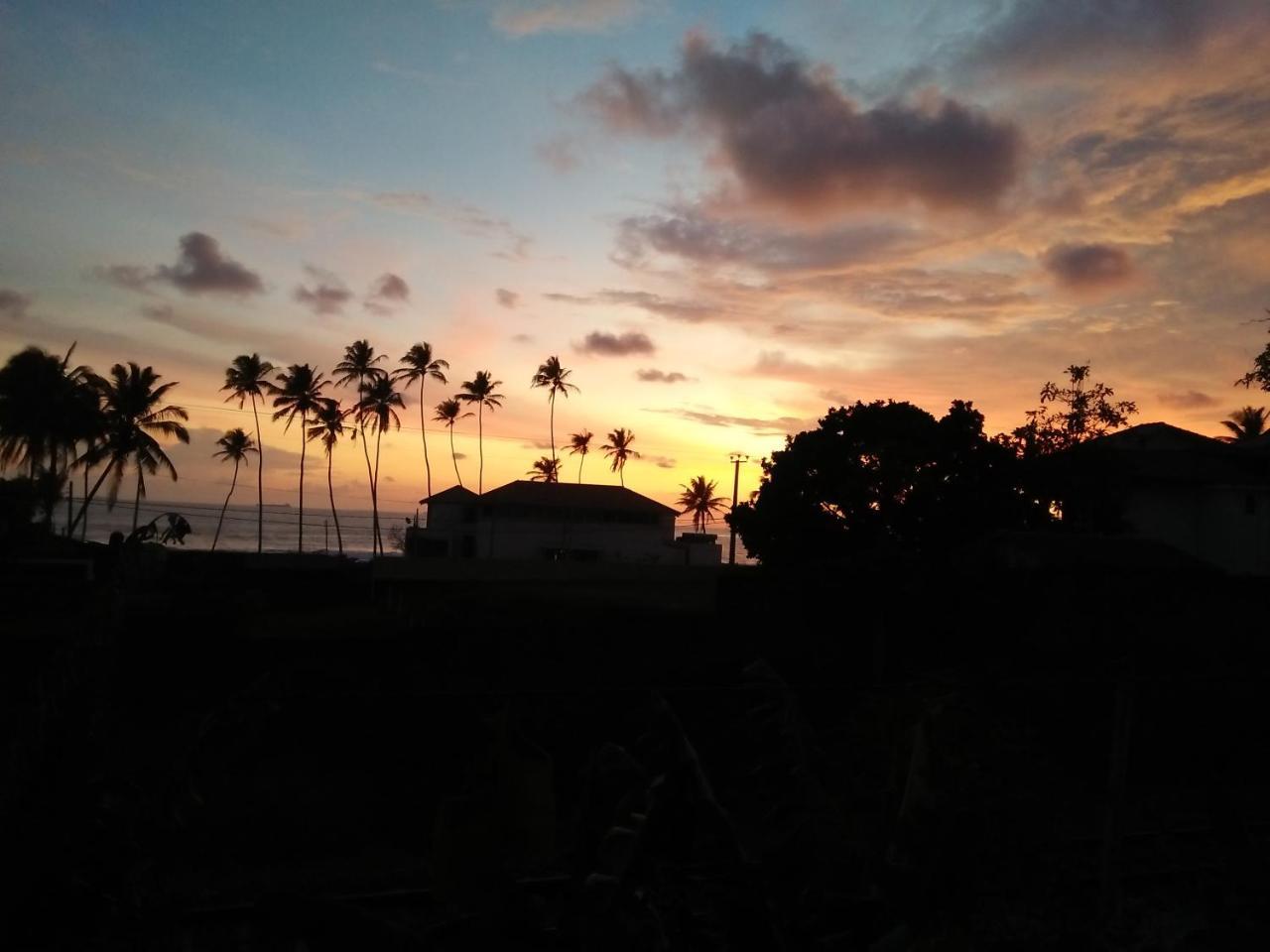 Ocean On House Guest House Unawatuna Exterior photo